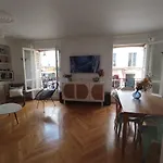 Renovated Family Flat In Montmartre
